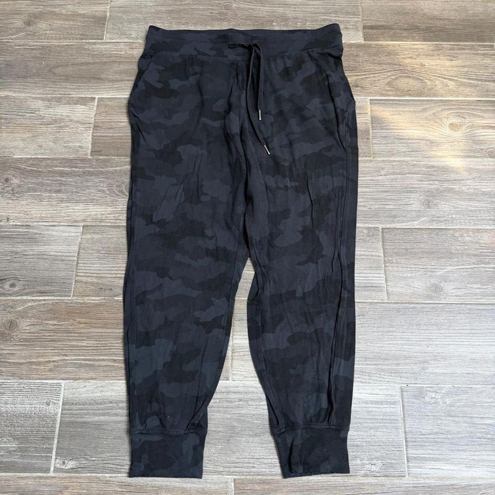 Lululemon Black scuba camo joggers size 14